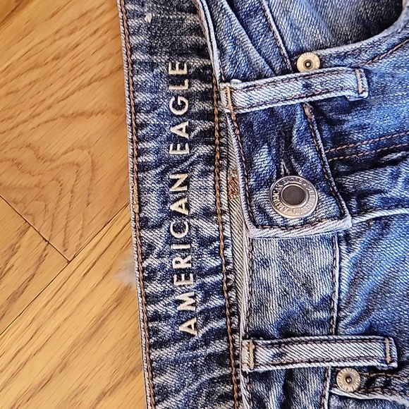 American Eagle Tom Girl Hi-Rise Distressed Jeans, Women's Size 6 Long - Picture 5 of 10